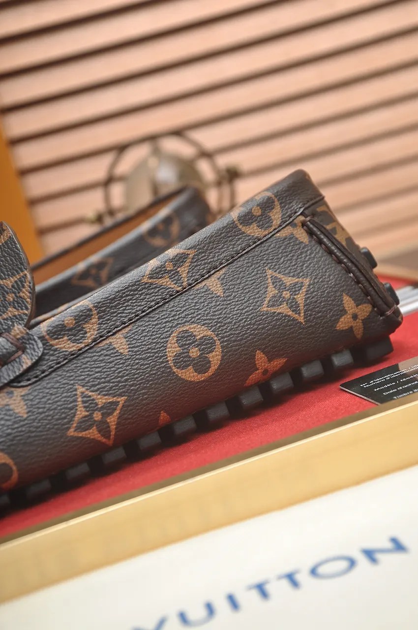 Men's men's shoes 💰420💶 [LV Doudou shoes] (water-dyed cowhide lining) new model is on the market, available on the official website. The new Doudou shoes are processed into single-color materials, and the uppers are made of imported horsehide leather. The body of the shoe is fully hemmed with mark thread, and is lined with imported original cowhide leather. The elegant shoe shape is super suitable for all-matching, and the size is 38-44.